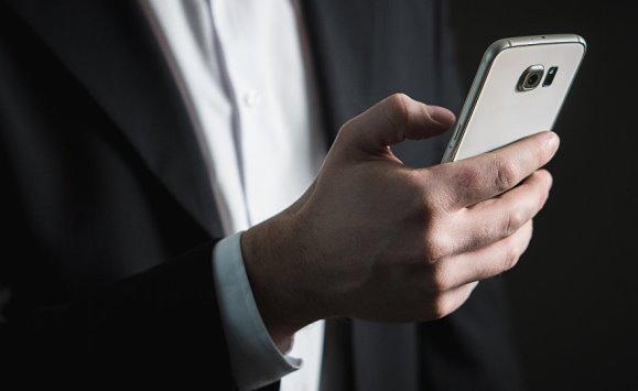 تحذير من تطبيق ضار حمّله 100