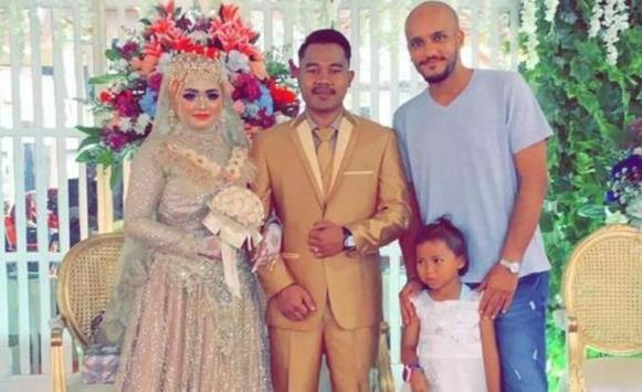 سافر لأندونيسيا لحضور زفاف ابنة خادمته