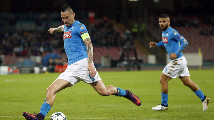 نابولي يروض أفاعي ميلانو