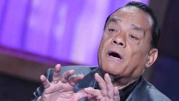 طليقته وبلطجية يعتدون على حلمي بكر..