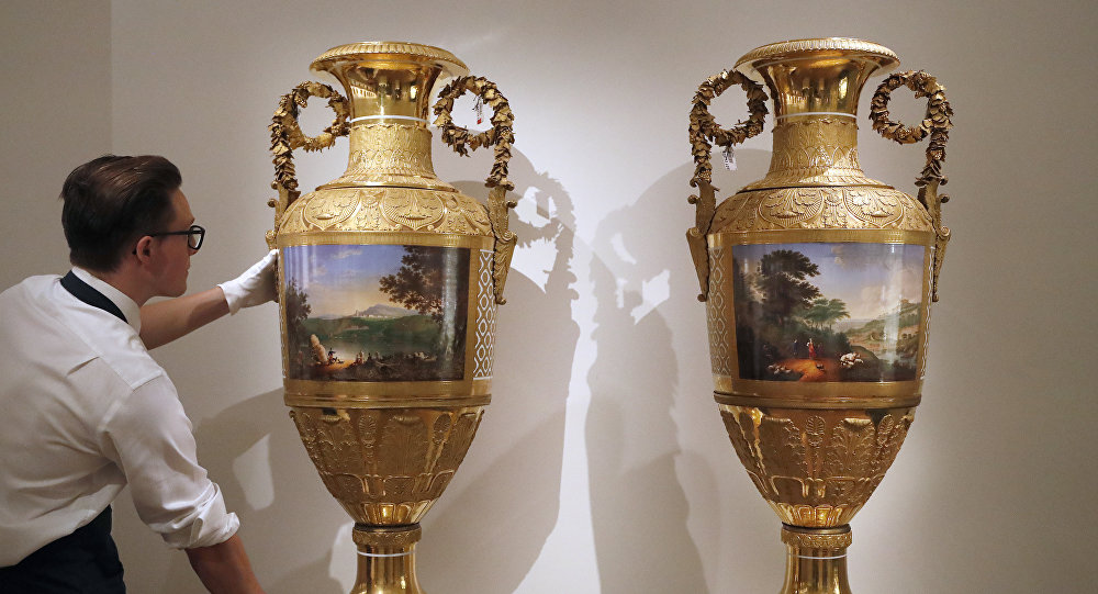 زبون يشتري مزهرية بجنيه إسترليني ليتفاجئ