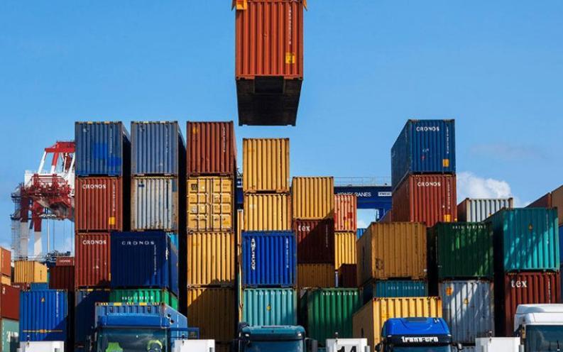 تراجع عجز الميزان التجاري 8%