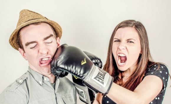 لماذا لا يفيد الجدال مع النساء؟