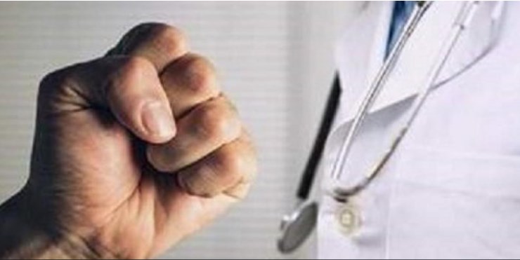 ضبط شخص اعتدى على طبيب بمستشفى