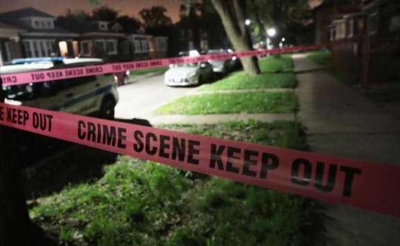 أميركي يقتل 5 من أسرته ويتصل