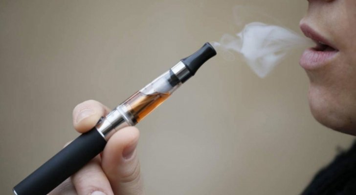 دخلت في غيبوبة بسبب إدمانها السجائر