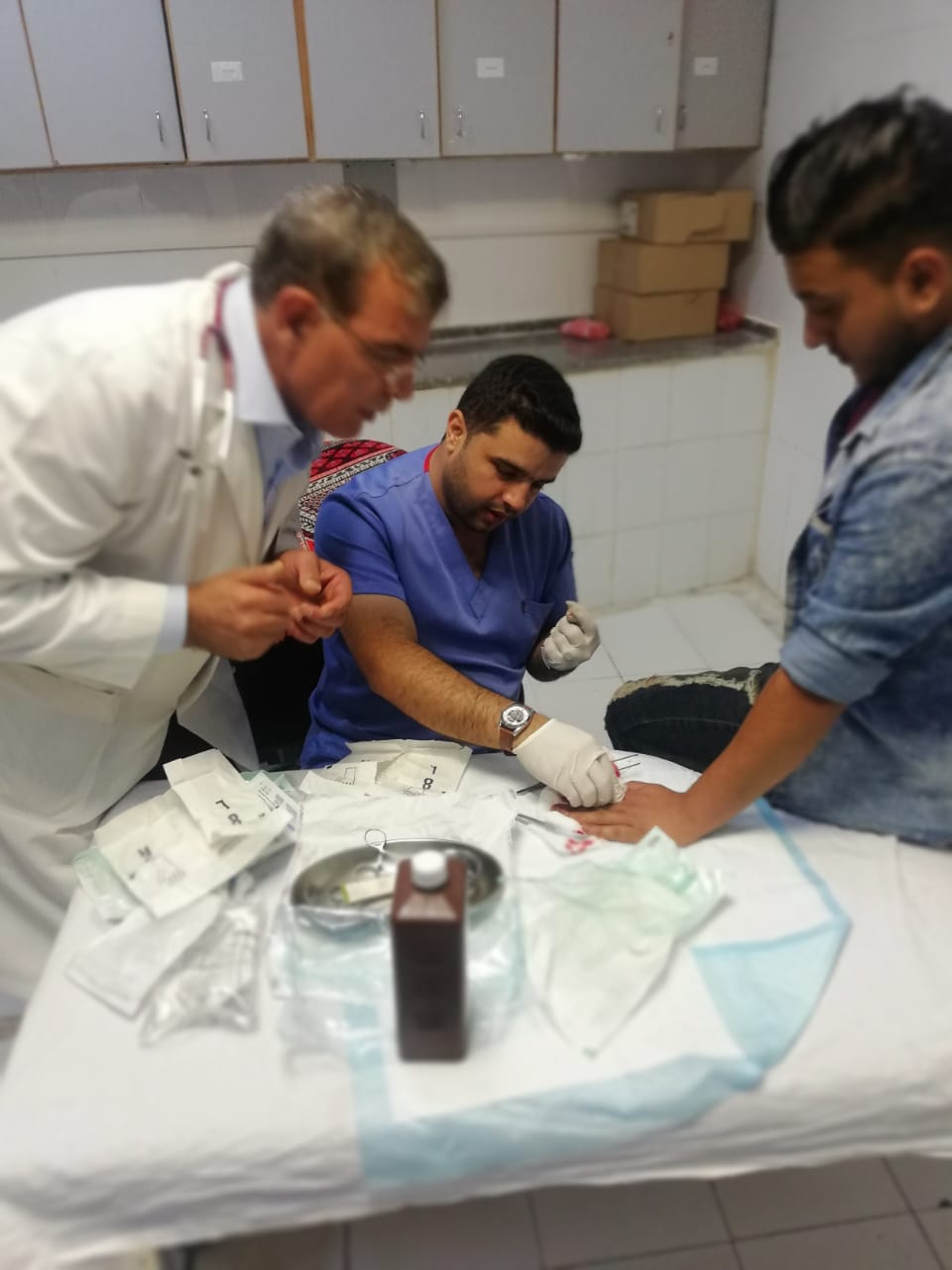 وزير الصحة سعد جابر يمارس مهنة