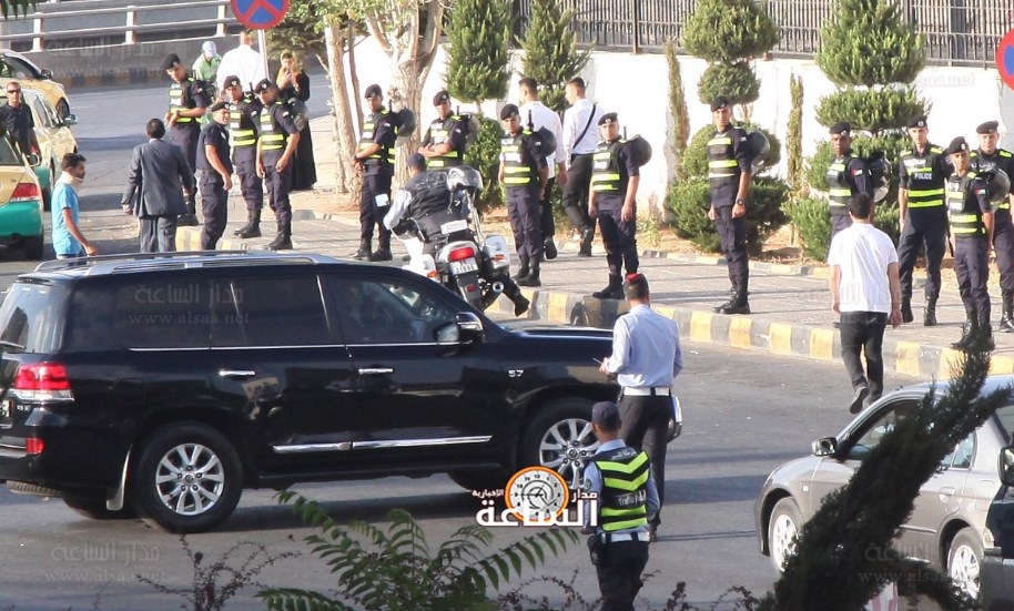 سلامة حماد قبل اعتصام المعلمين (صور)