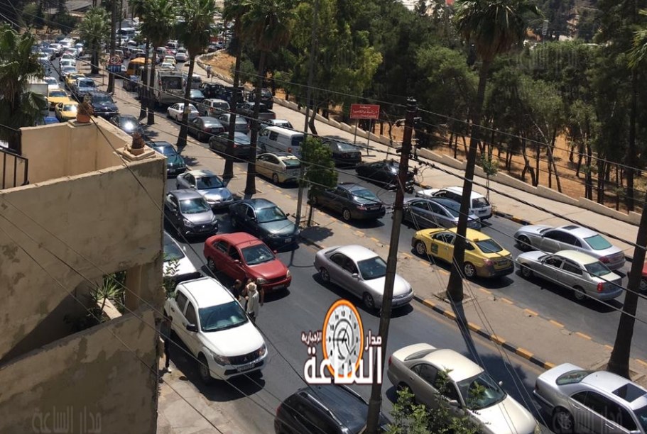 الحركة في شوارع عمان «شوي شوي»