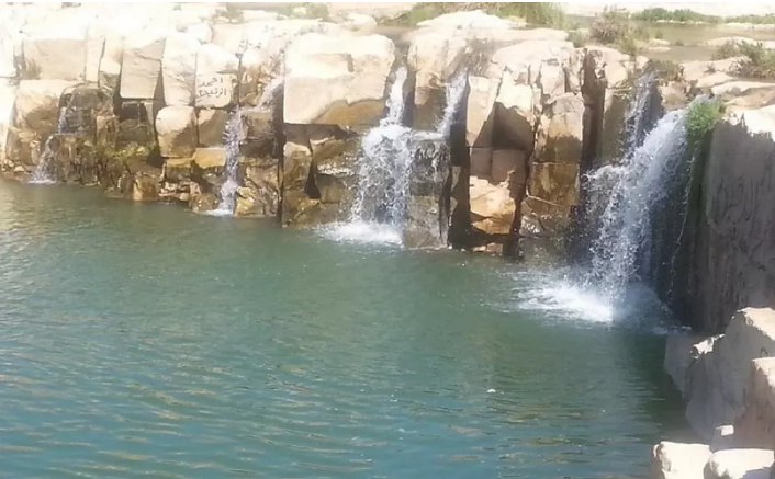 تكريم مواطن انقذ شخصين من الغرق