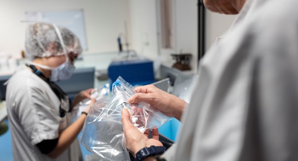 مطرب مصري يتعرض لحادث مروع وهذه