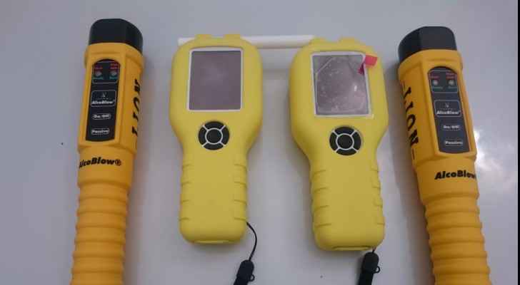 100 جهاز لفحص ’الكحول‘ .. والسير: