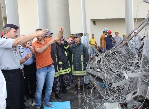 وفاة شخص بسقوط مصعد عليه في