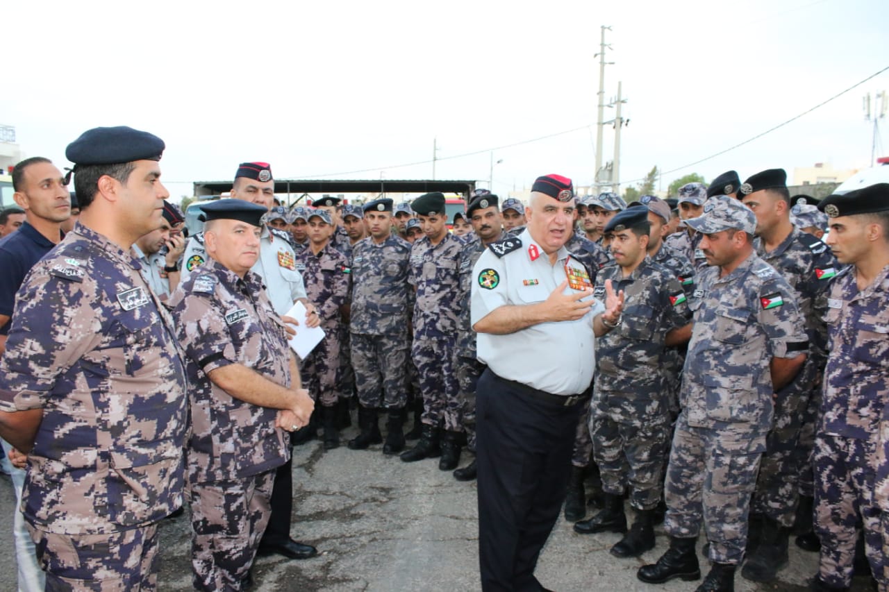 اللواء البزايعة يتفقد مديريتي دفاع مدني