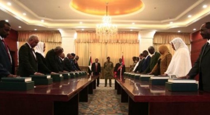أول حكومة سودانية بعد إطاحة البشير