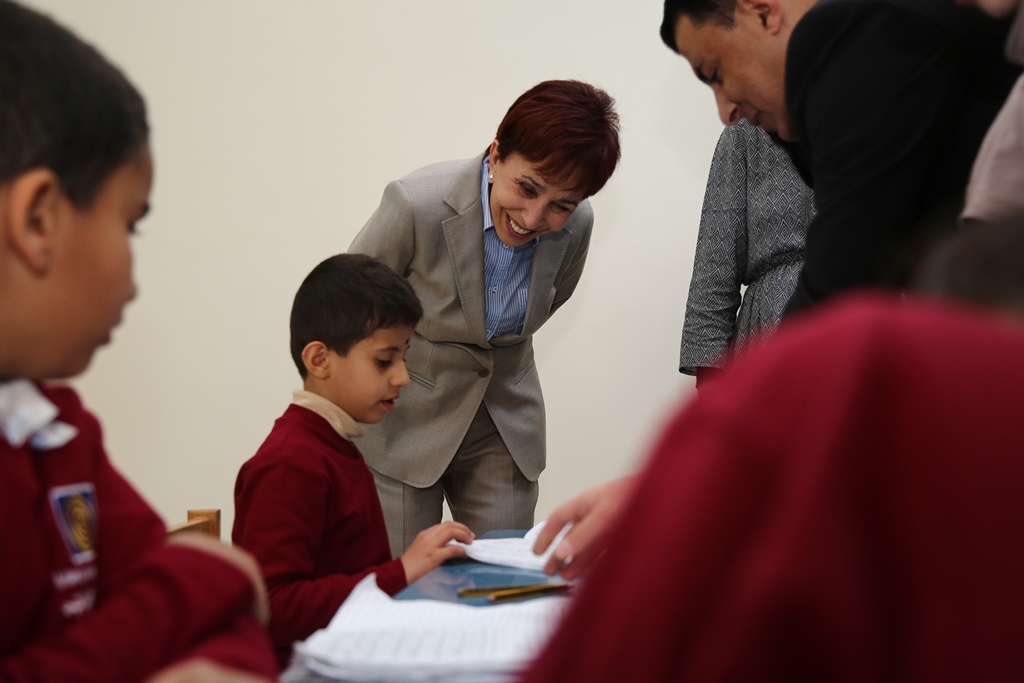 الاميرة بسمة تكرم عددا من طلبة