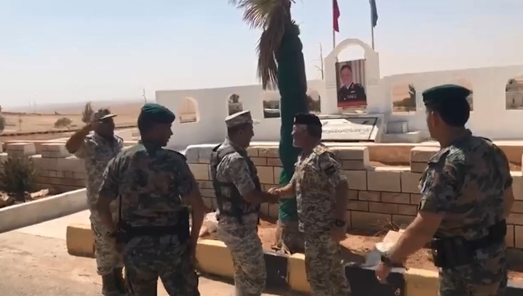 الملك عبدالله الثاني يفاجئ ضباط وأفراد