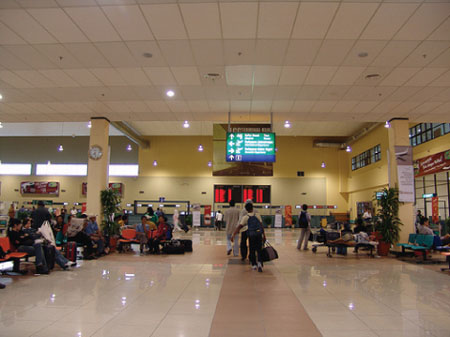 انخفاض عدد مسافري علياء الدولي