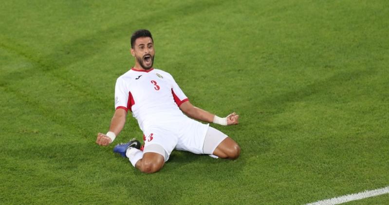 الوحدات يفاوض خطاب