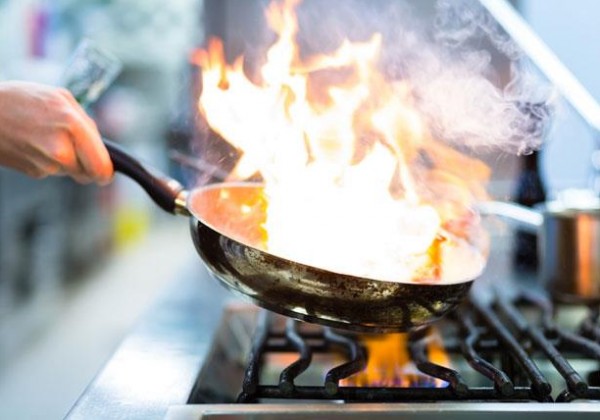 مقلاة زيت تحول مهرجانا إلى مأساة