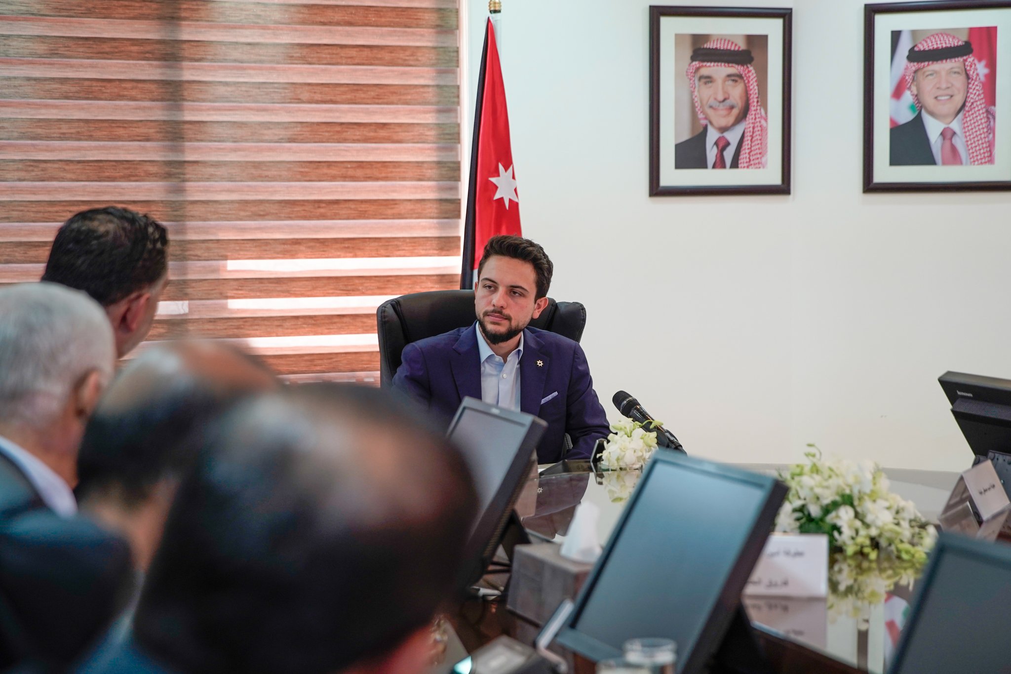 ولي العهد خلال زيارته لوزارة العمل: