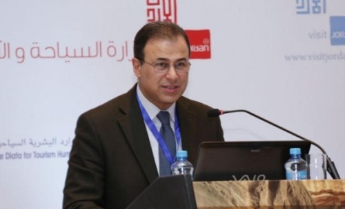 عيسى قموه الى التقاعد