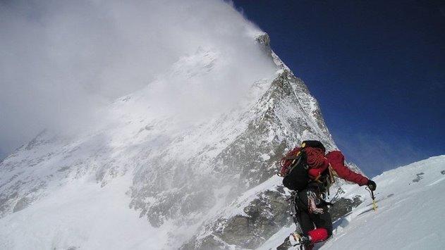 عثر على رفات صديقه بعد 43