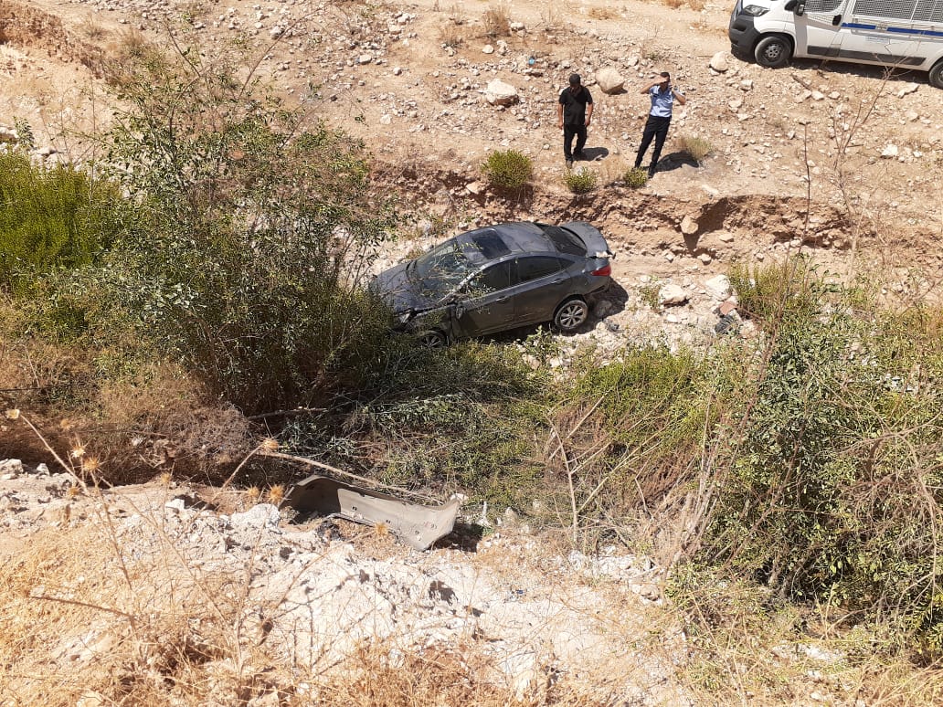 تغير المسرب المفاجئ يتسبب بحادث تدهور