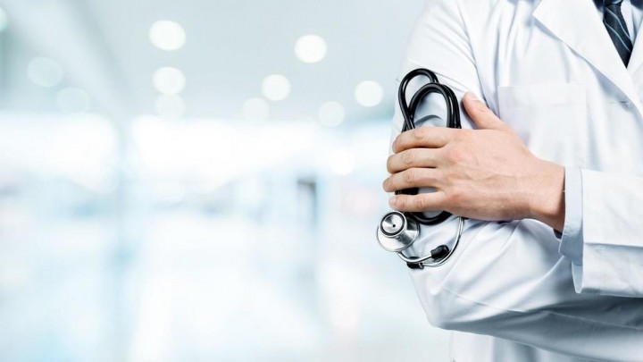 الأطباء: استكمال الحوار حول مطالب الأطباء