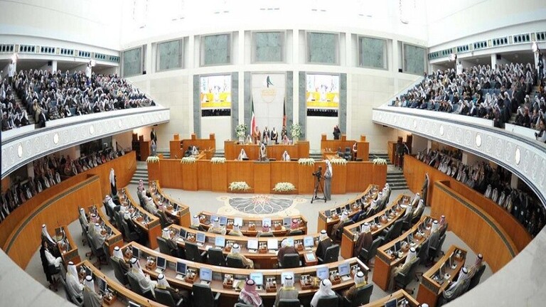 1600 دولار غرامة لمن يخالف عادات