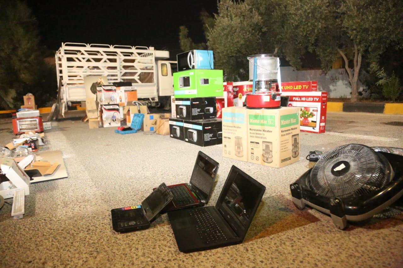 القبض على شخصين قاما بسرقة محال