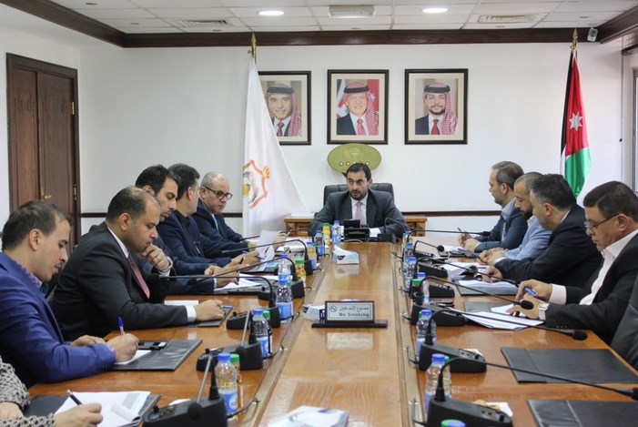 «الصناعة والتجارة» تبحث المشكلات التي تواجه