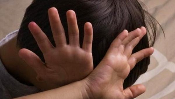 الأمن: الطفل الذي ادعى تعنيفه من