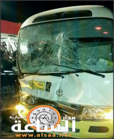 إصابة (12) شخصا بتصادم باص ومركبة