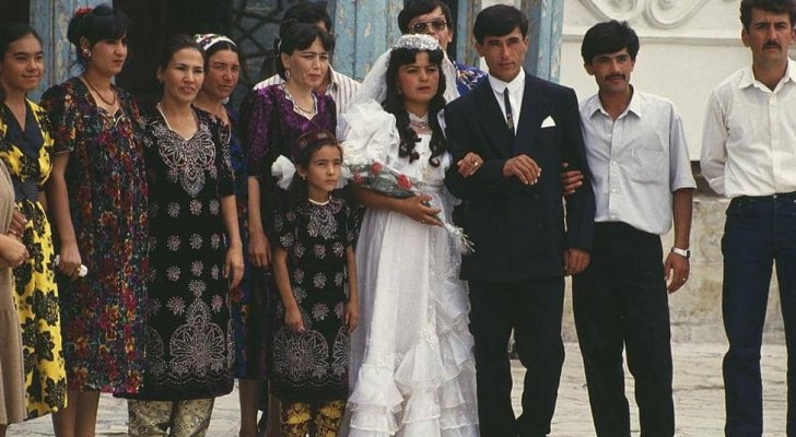 دولة أسيوية تضع قيودا على حفلات