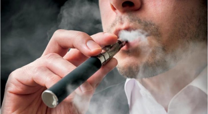 أعضاء بالكونغرس الأمريكي يطلبون حظر السجائر