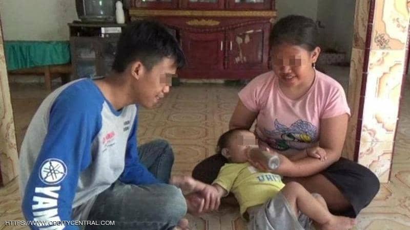 صدمة للملايين.. طفلة «ترضع القهوة» بدل