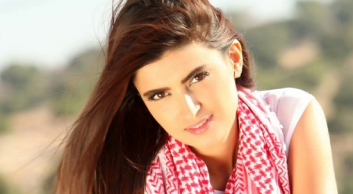 علا الفارس توبّخ معنف طفلته في