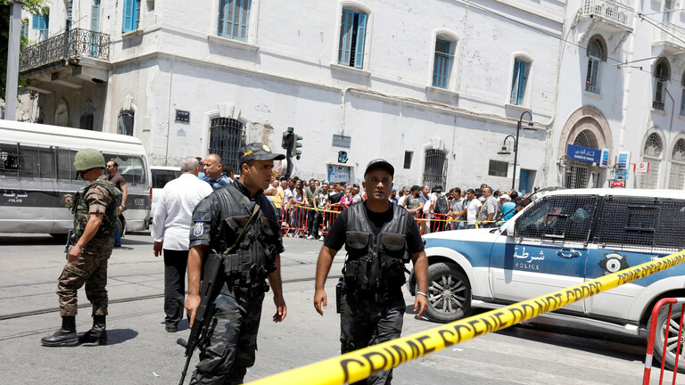 مقتل رجل أمن تونسي والاعتداء على