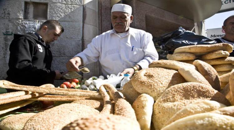 صاحب مخبز شهير للكعك والبيض يترك