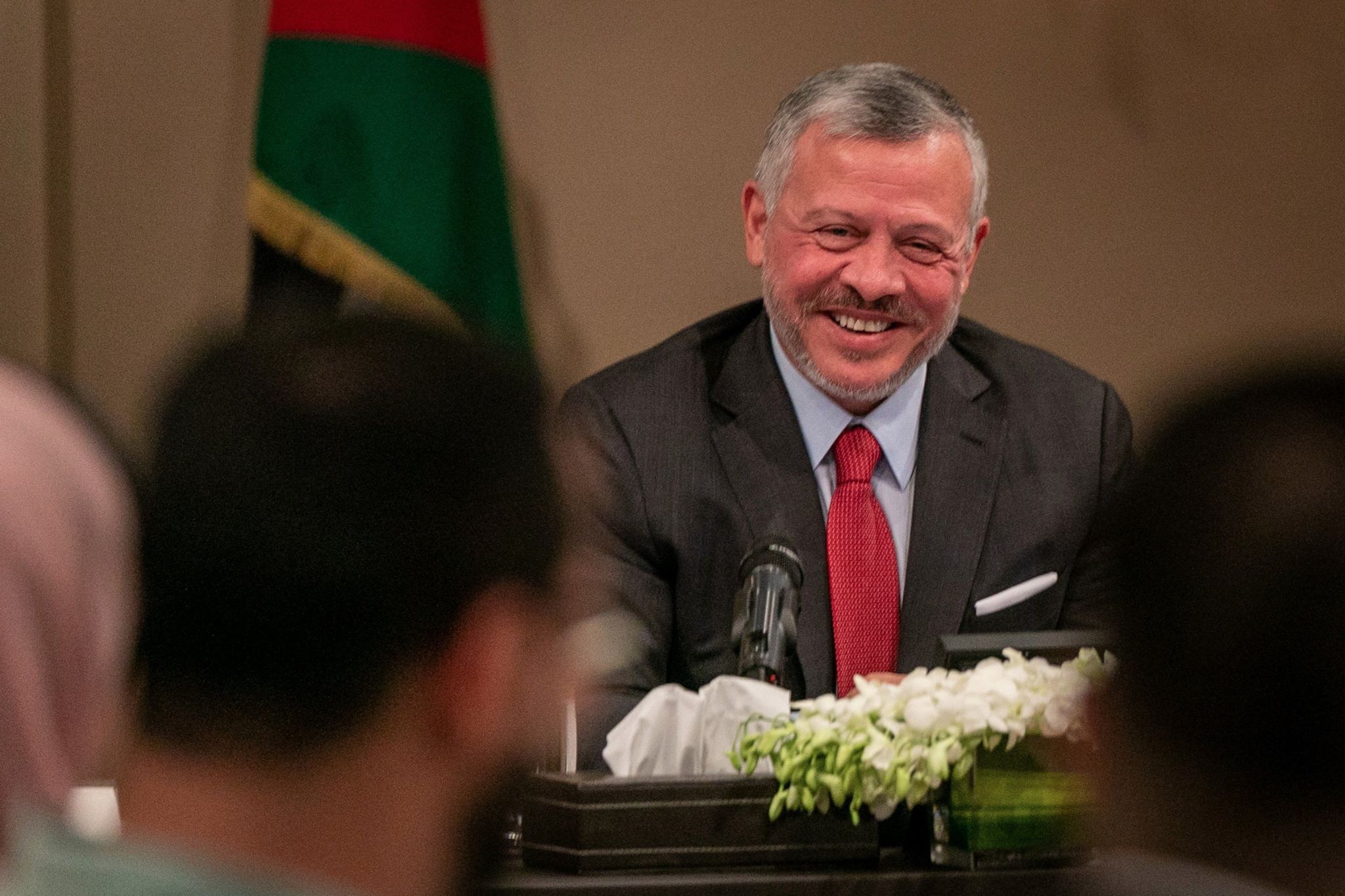 الملك ورئيس الوزراء الياباني يبحثان التعاون