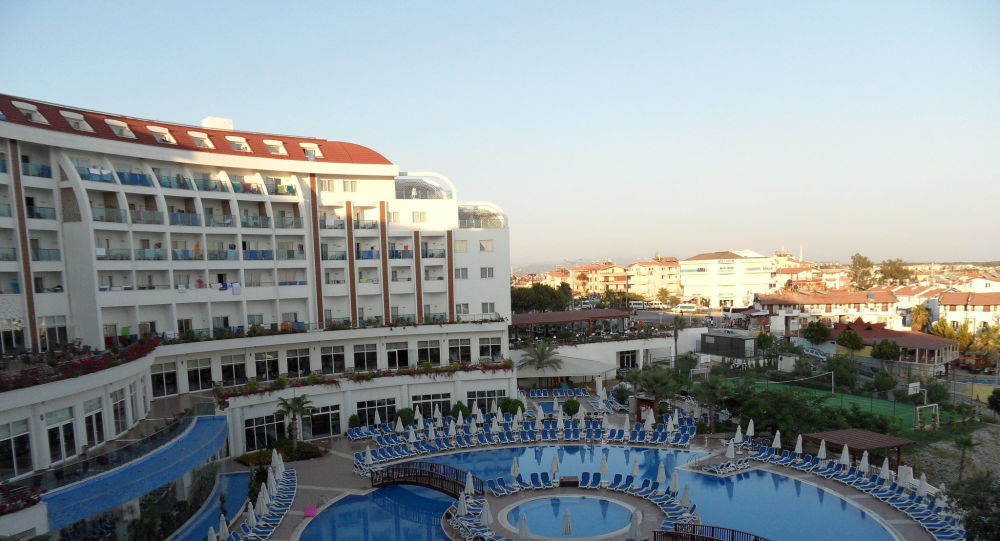 تركيا.. . فندق يسمح للنزلاء بتكسير