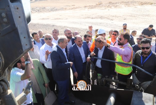 العموش ونواب وإعلاميون في جولة على