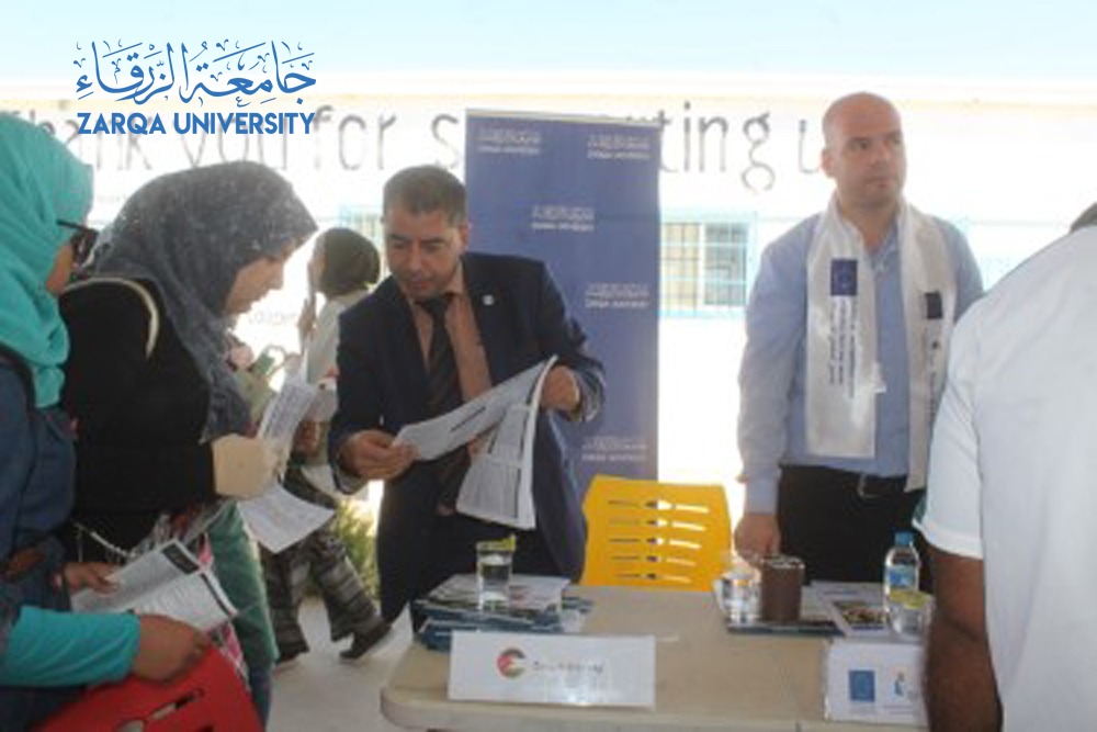 جامعة الزرقاء تشارك بمعرض الجامعات في