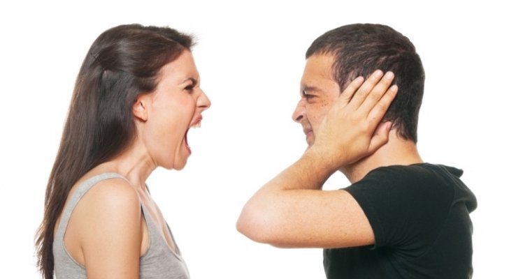 مصري يشكو زوجته في المحكمة: مجنونة