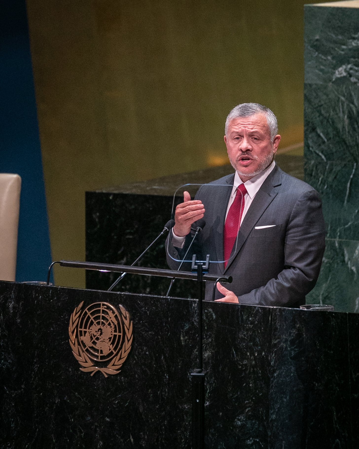 أكرم جروان يشيد بخطاب الملك في