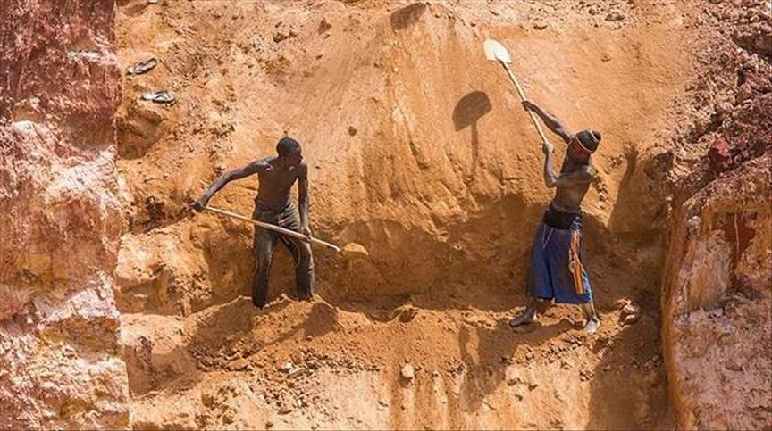 مقتل 30 بانهيار أرضي بمنجم ذهب