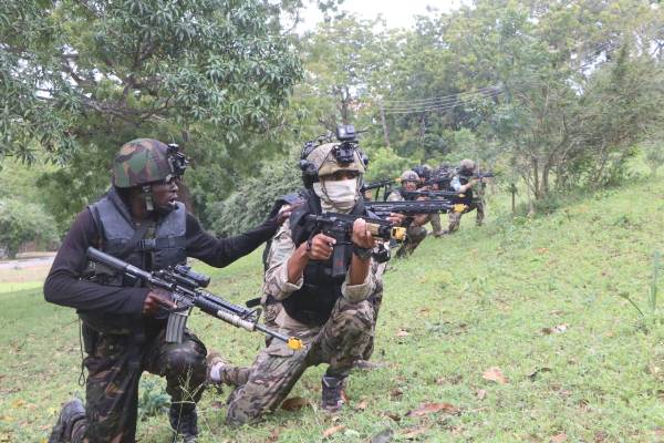 بالصور.. . اختتام فعاليات التمرين العسكري