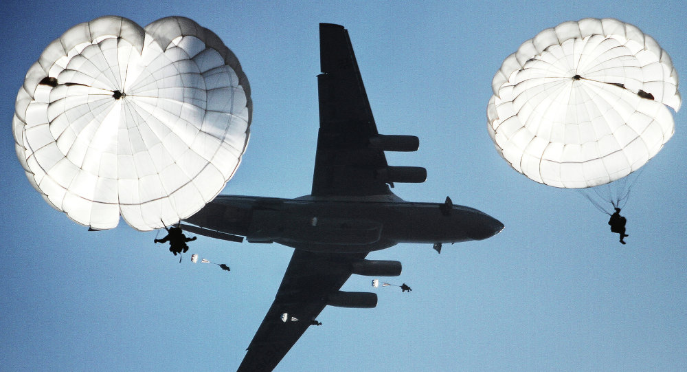 إنزال مظلي وذخيرة حية ضمن مشاهد