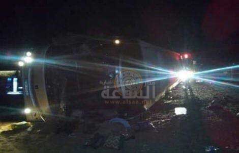 4 وفيات و34 اصابة بانقلاب حافلة